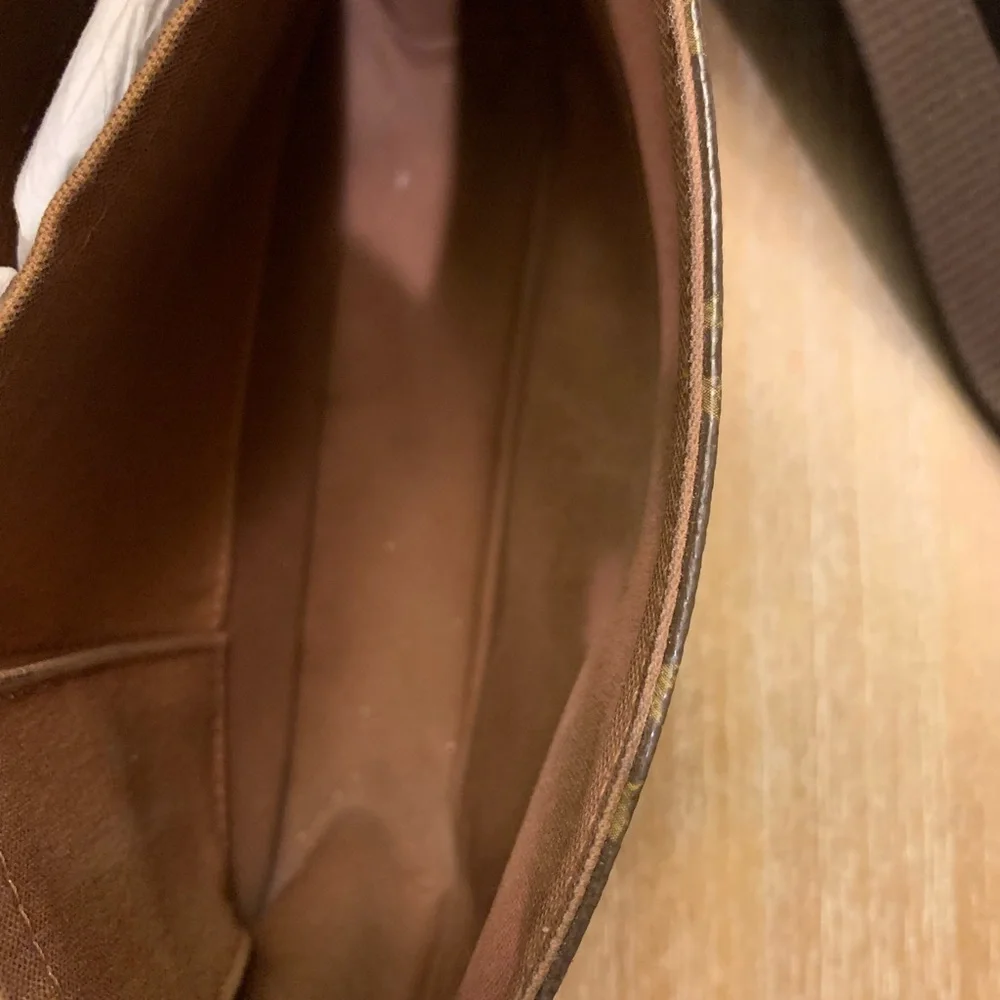 Authentic Louis Vuitton Brown Monogram Messenger Bag - Picture 4 of 16